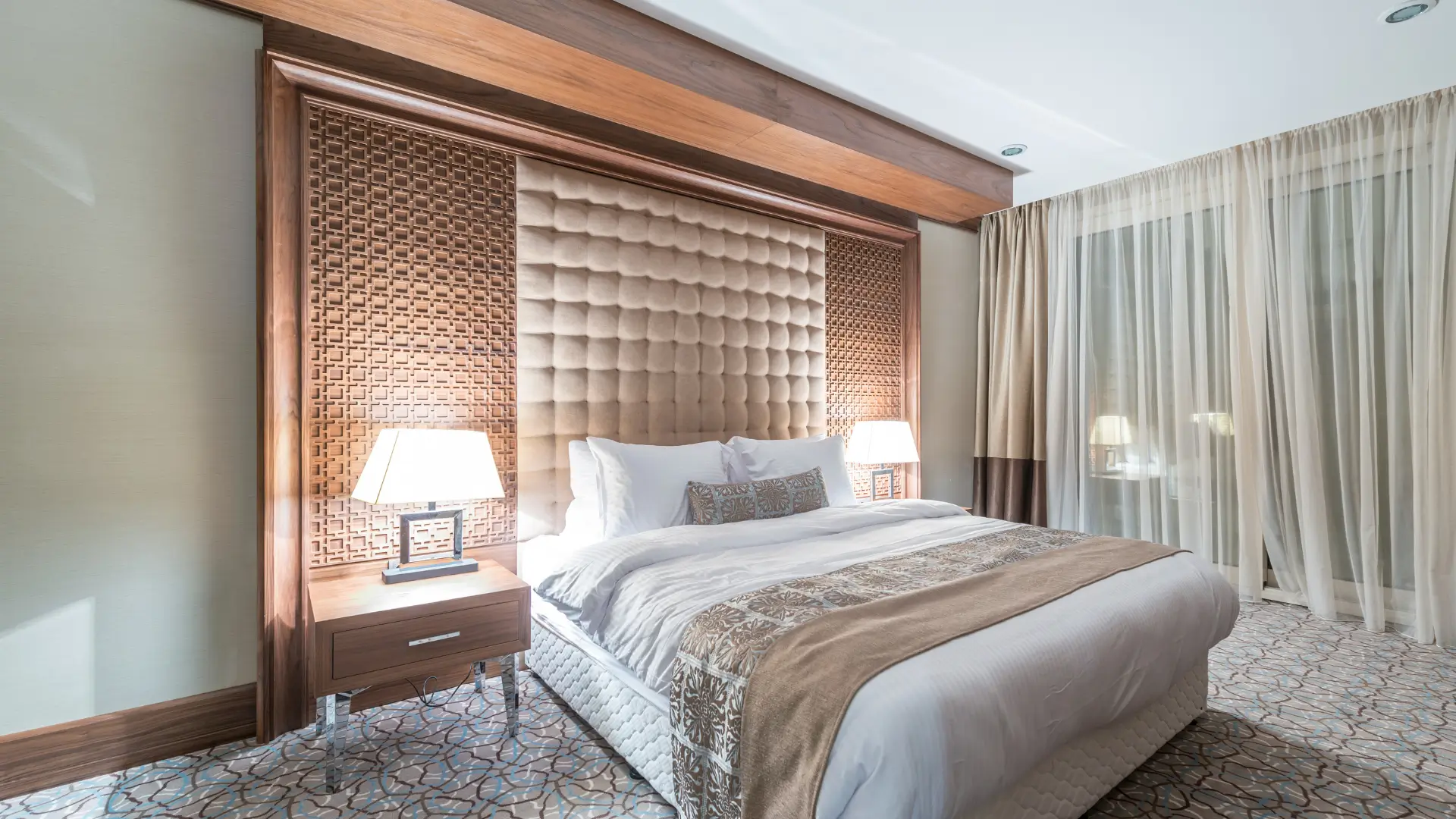 Lampy do hotelu – jak stworzyć atmosferę premium dla gości