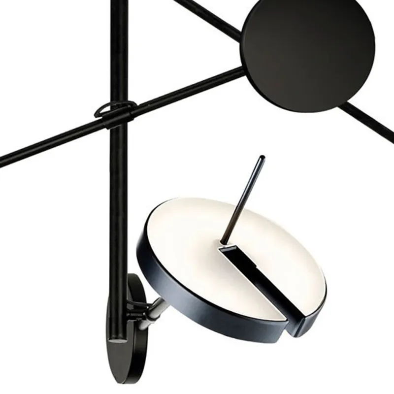 Regulowane ramiona i kierunek światła